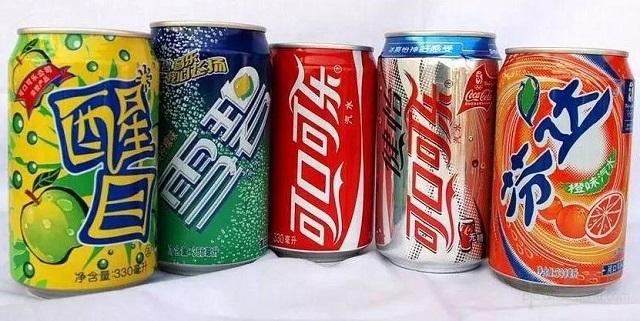 北京市中小学禁售碳酸饮料，你知道它的危害有多大吗？
